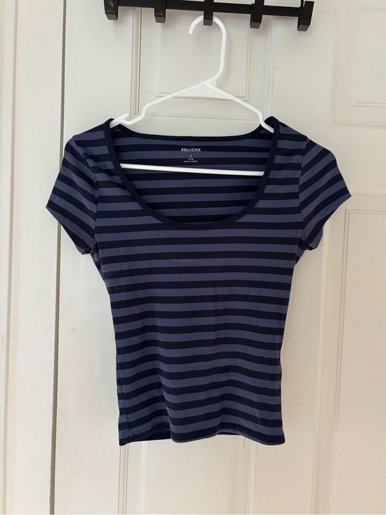 Hollister Tops - Hollister Navy & Dark Blue Striped Scoop Tee